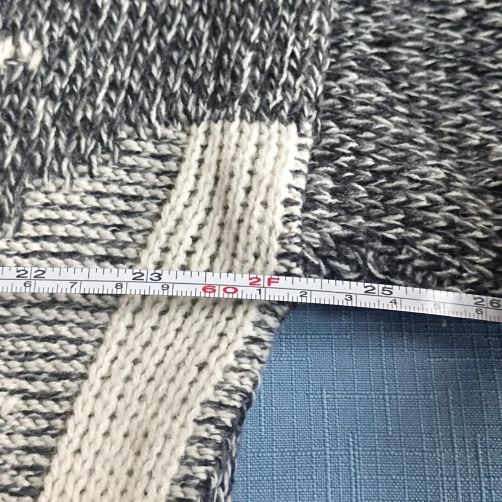 Men's Classic Gray and White Crewneck Sweater